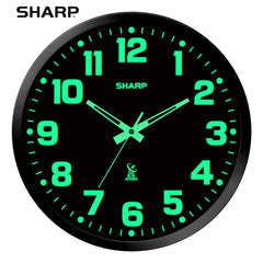 Sharp cadran gros plan chiffres luminescents pour lecture nocturne