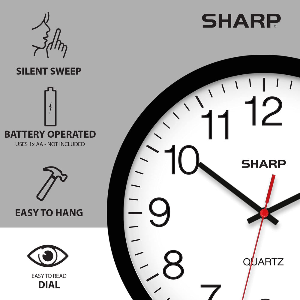 Horloge Sharp accrochée au mur d'un bureau, design discret et professionnel