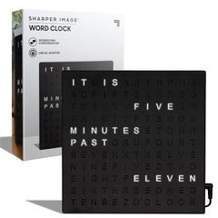 Sharper Image vue de face de l'horloge LED en mots offrant un style moderne