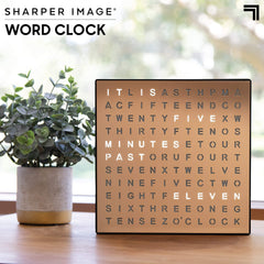 Sharper Image horloge cuivre gros plan texture métallique chaleureuse