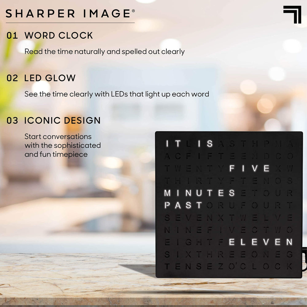 Sharper Image horloge posée sur un bureau apportant une touche déco fonctionnelle