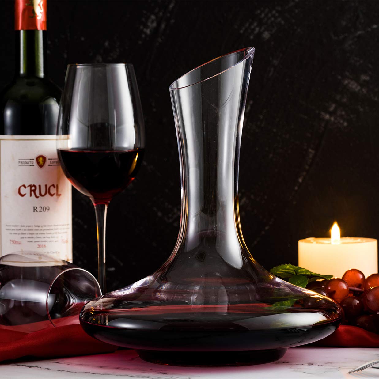 SHIGOO carafe en service versant du vin pour aération immédiate