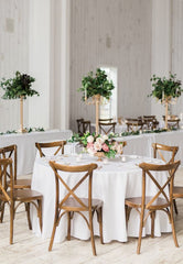 Showgeous nappe posée sur table ronde 72" pour un rendu élégant lors d'un repas