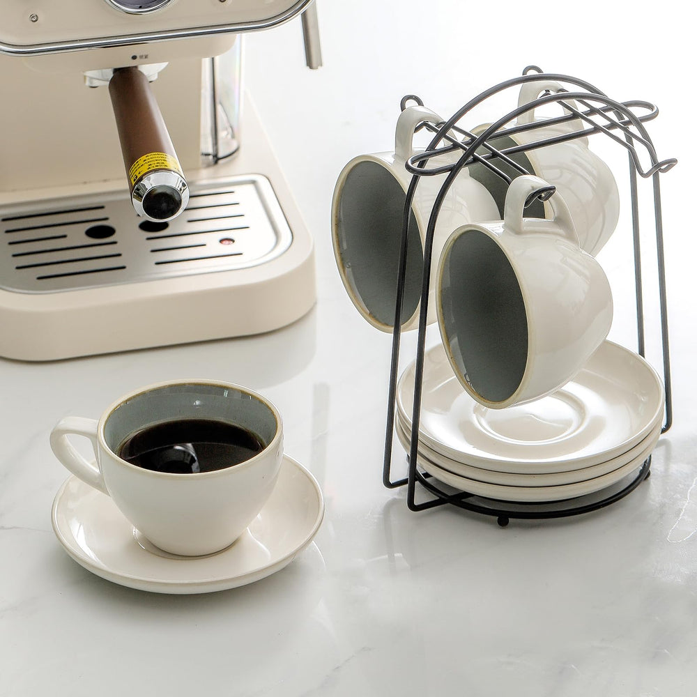 SIDUCAL tasse tenue en main illustrant confort de préhension et stabilité