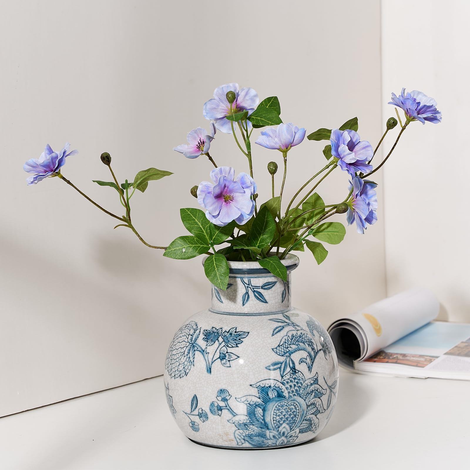 SIDUCAL gros plan peinture florale bleue, finition artisanale raffinée