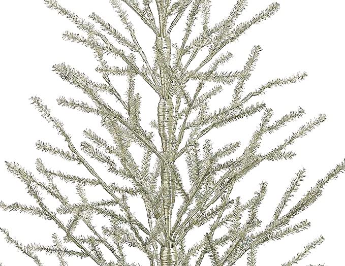 Silk Decor sapin tinsel sur table illustrant ambiance festive et gain d'espace décoratif