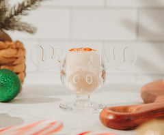 Silver Buffalo verre Marty Moose en main illustrant la taille pratique