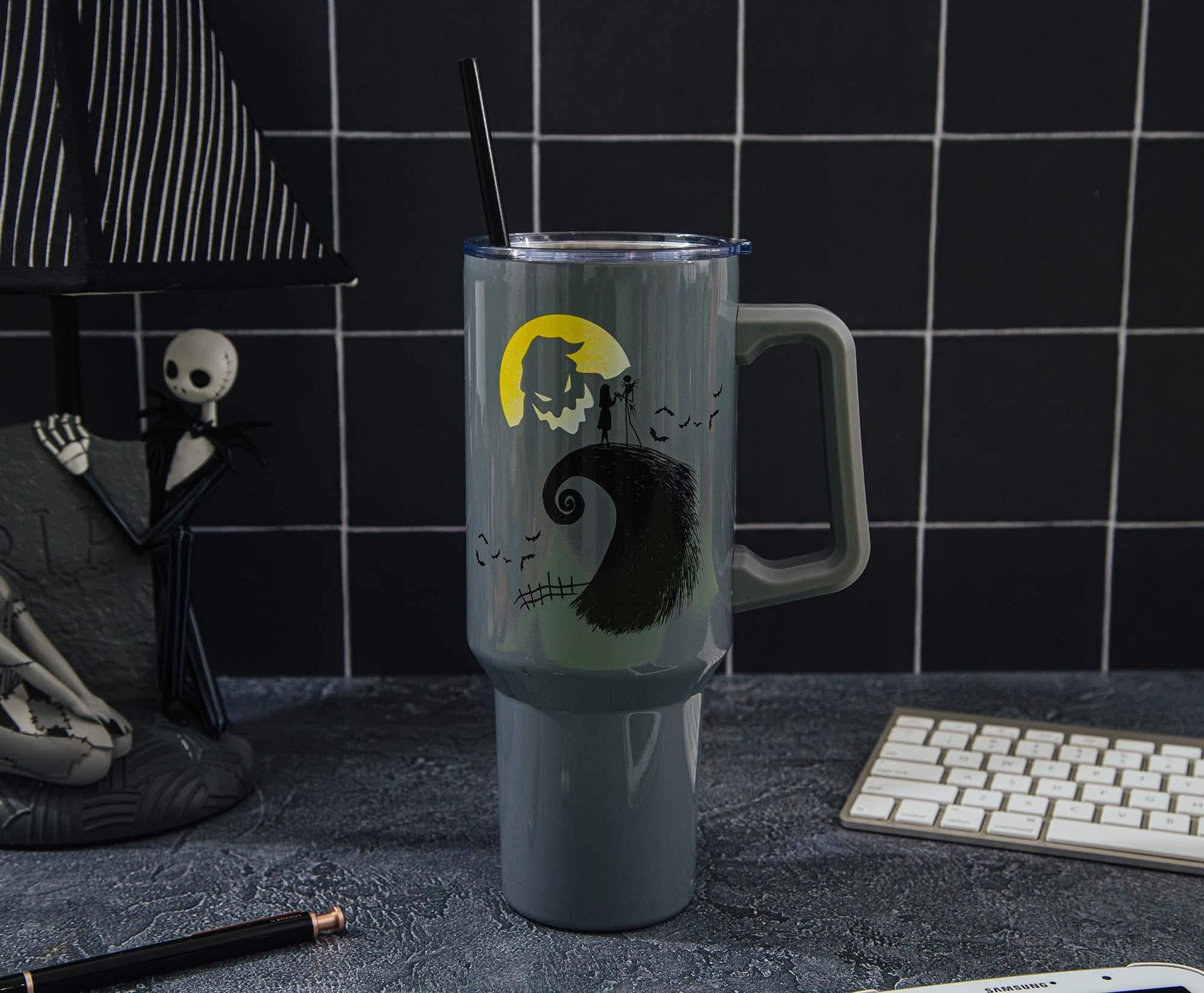 Silver Buffalo gobelet en main montrant l'échelle, capacité 40 oz pour longues boissons