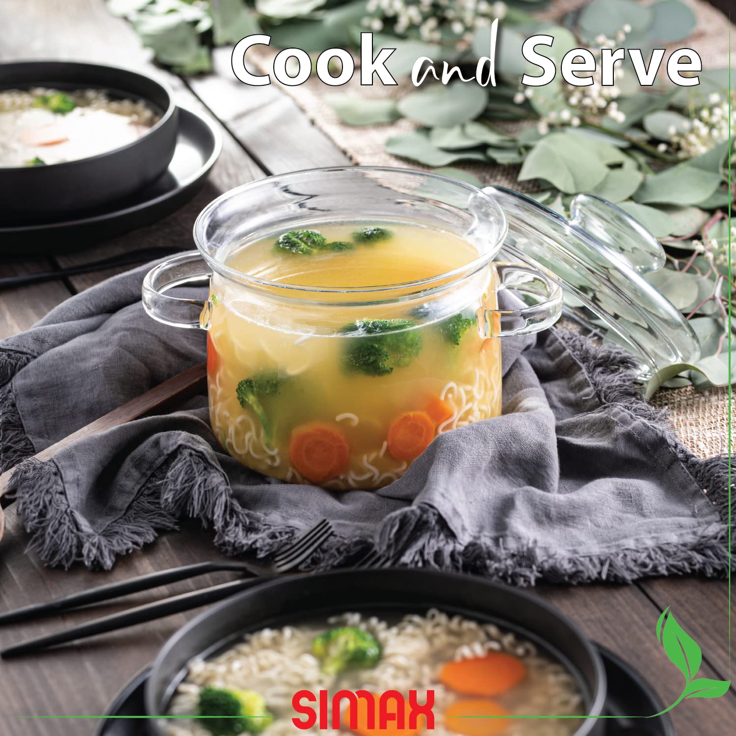 SIMAX casserole à l’échelle de la main démontrant la taille pratique et la capacité 48 oz