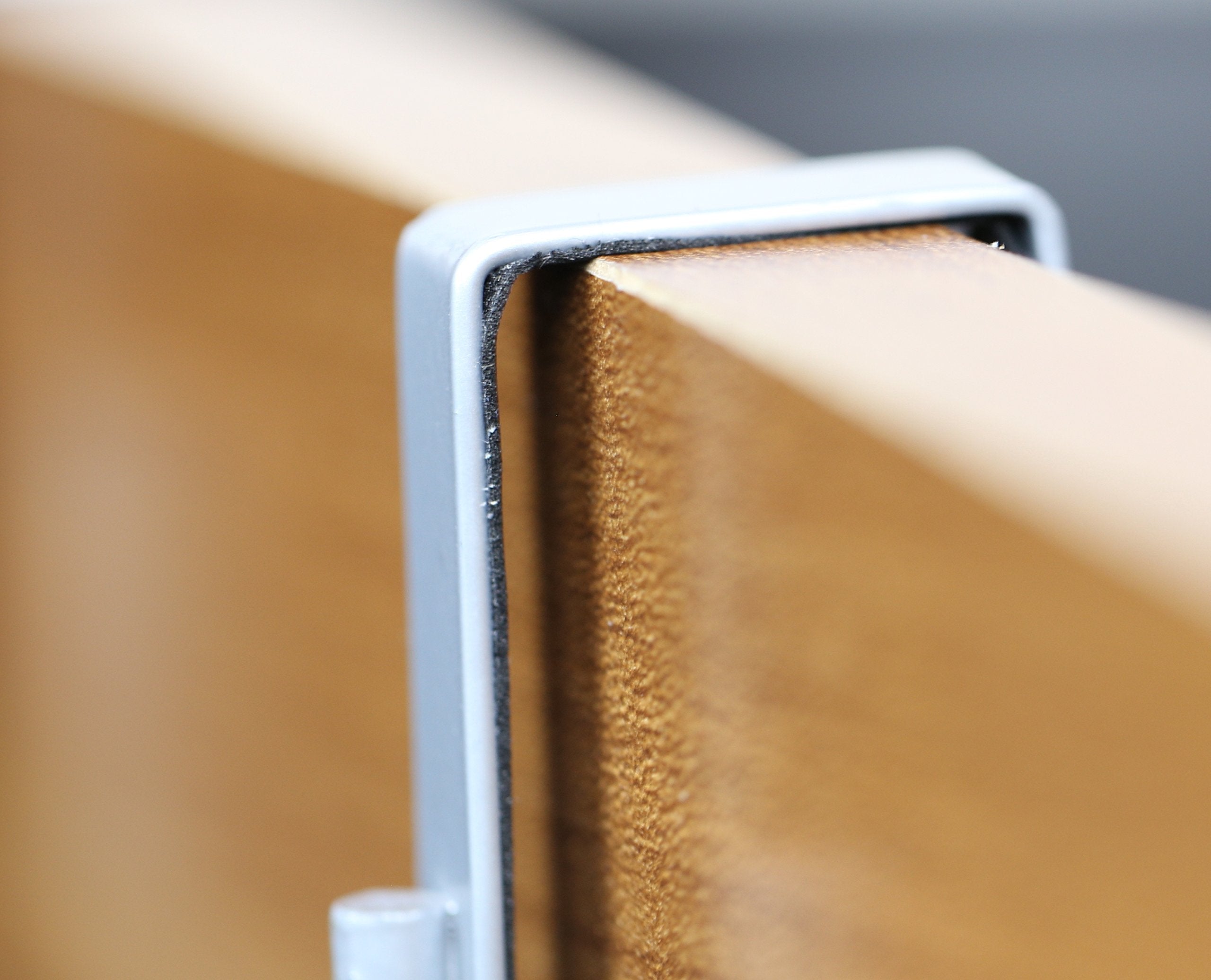 Simple Houseware mise en scène sur plan de travail organise ustensiles au quotidien