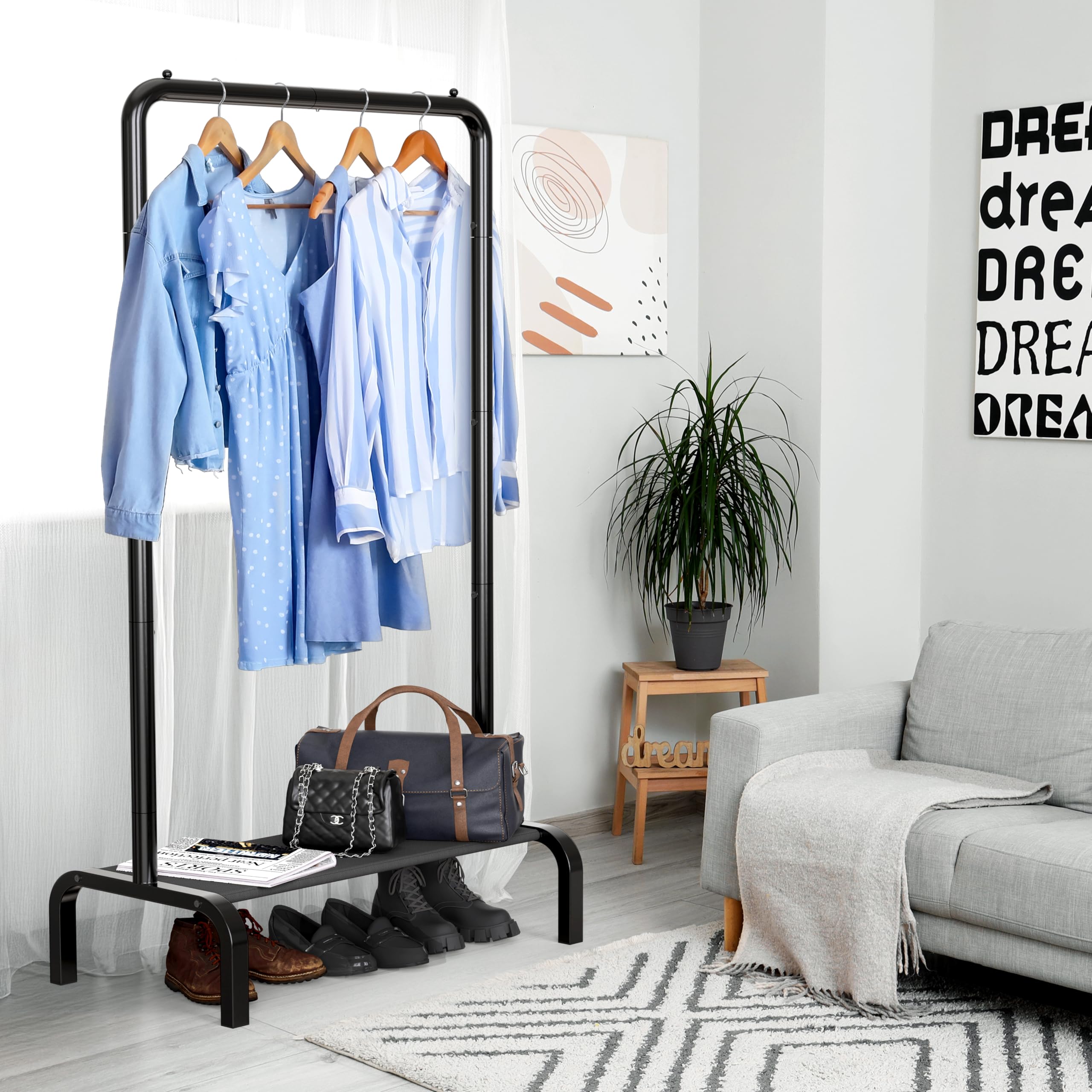 Simple Houseware en situation d'entrée facilitant rangement quotidien