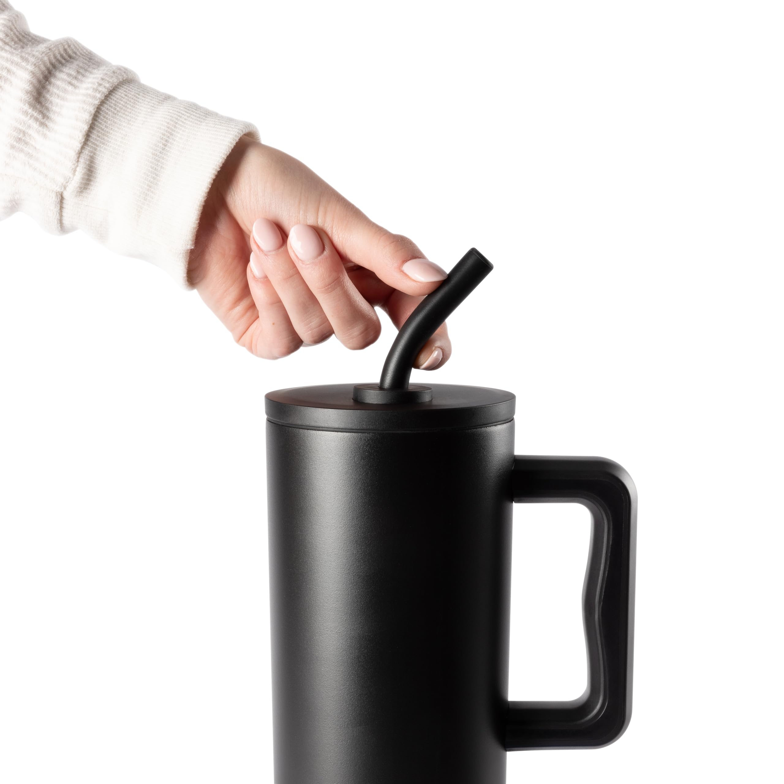 Simple Modern gobelet à côté d'une tasse pour comparaison de capacité