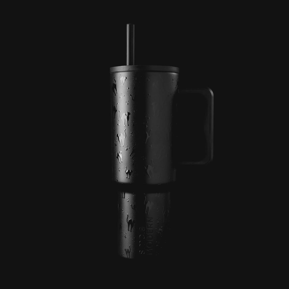 Simple Modern paille filetée en gros plan, angle de boisson personnalisable