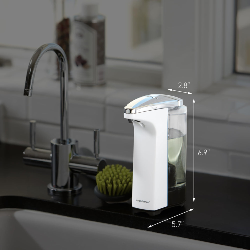 simplehuman comparaison taille avec mains, capacité 8 oz facile à gérer