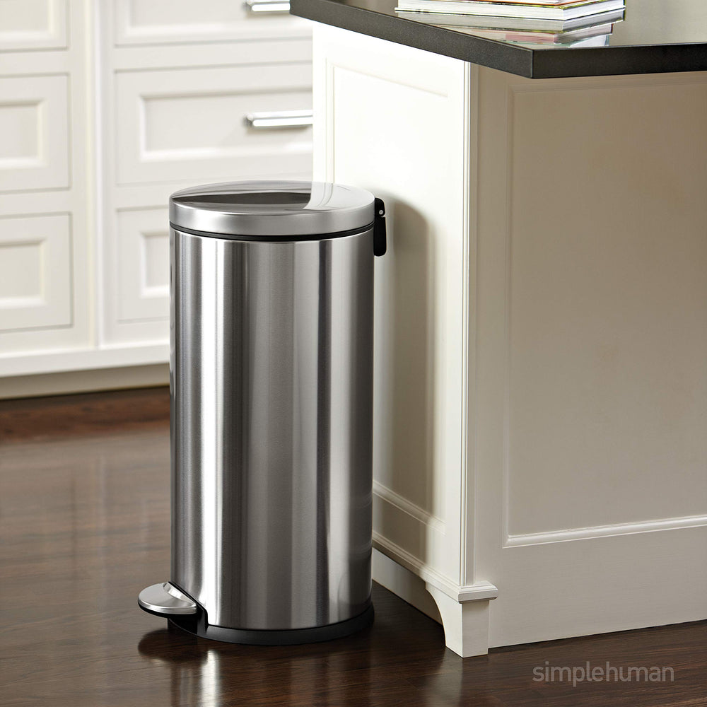 simplehuman pédale en acier durable illustrant robustesse et longévité
