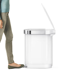 simplehuman bord interne relevé, facilite changement et maintien du sac