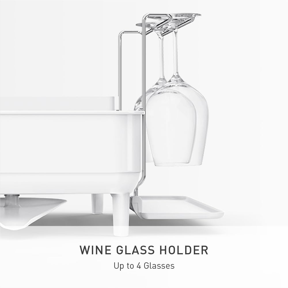 simplehuman égouttoir posé sur un plan de travail moderne pour rangement quotidien