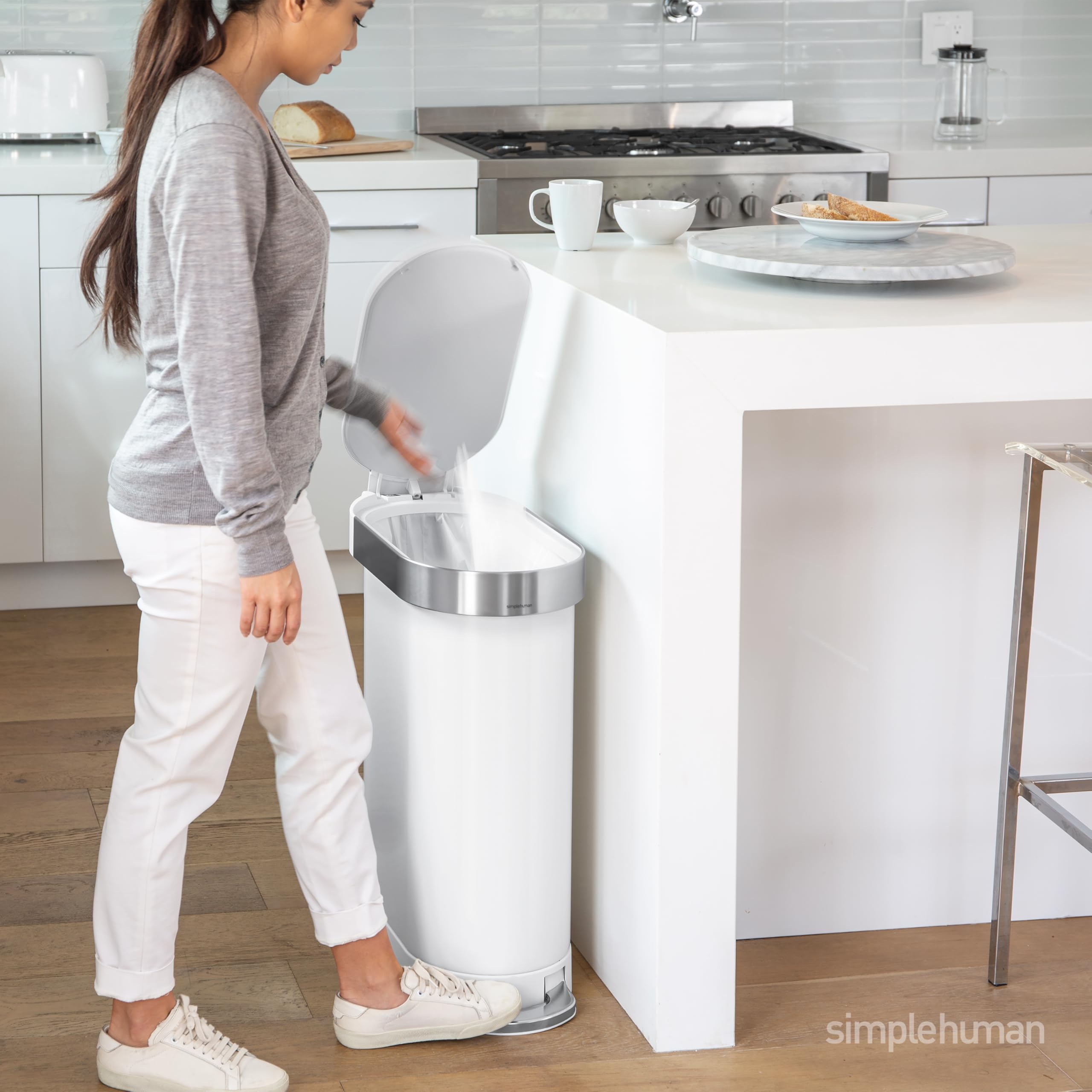 simplehuman couvercle lid shox en action, fermeture lente et silencieuse