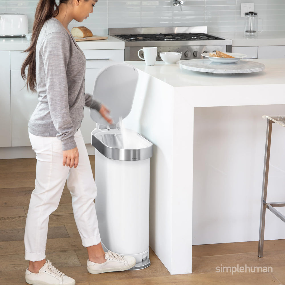 simplehuman couvercle lid shox en action, fermeture lente et silencieuse