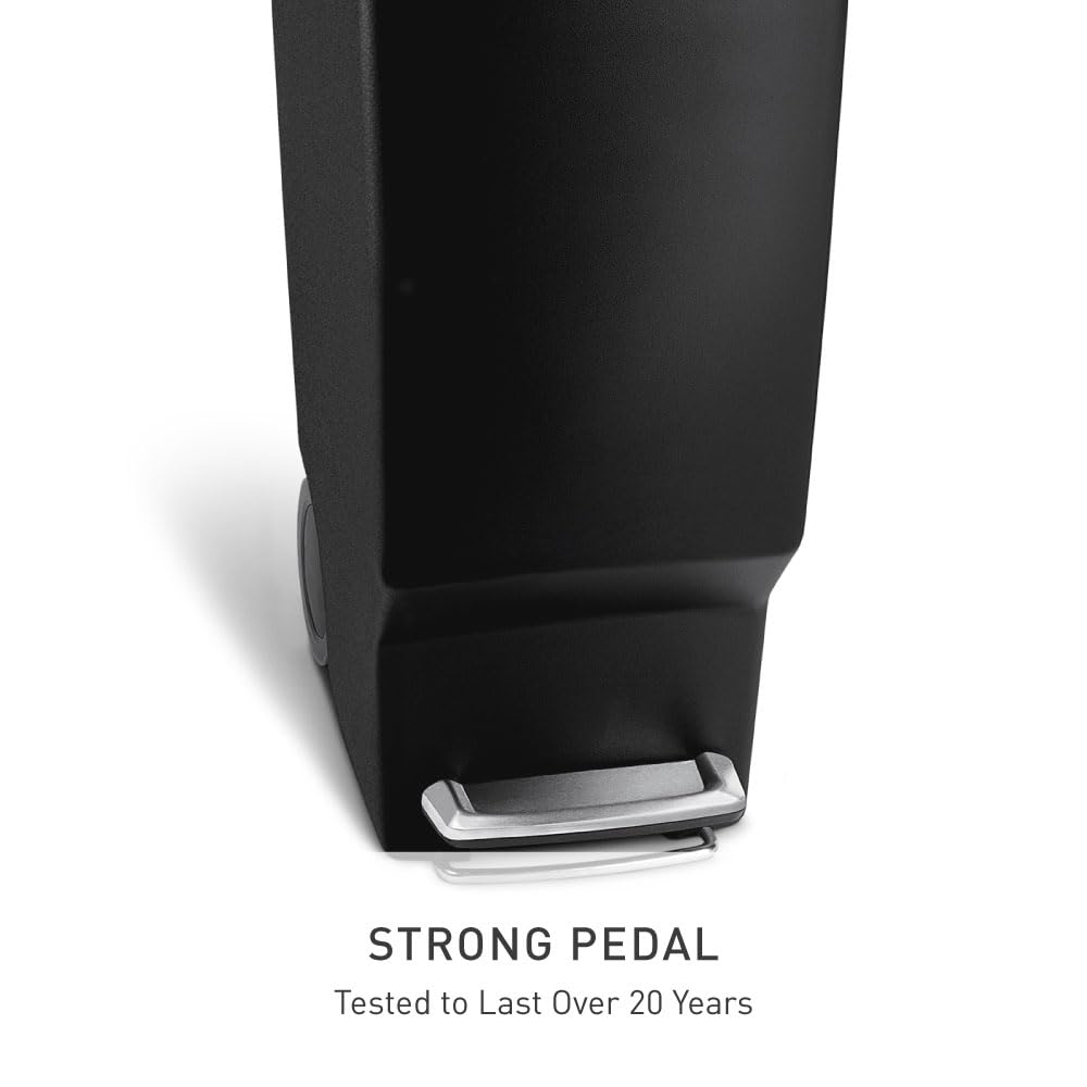 simplehuman gros plan pédale acier pour ouverture hygiénique et durable