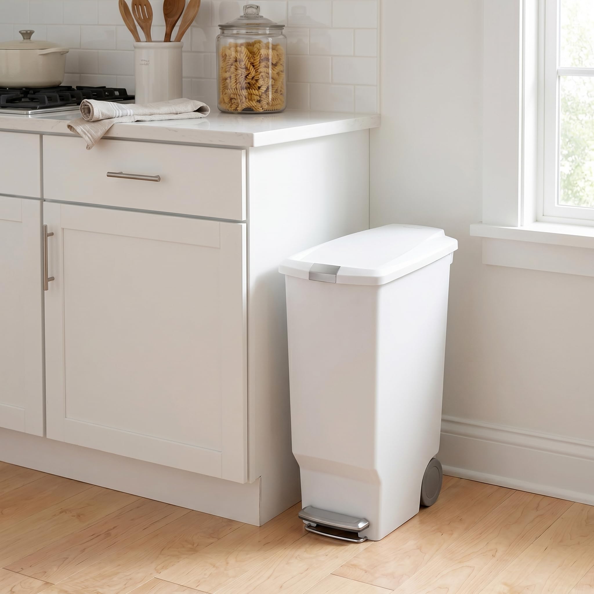 simplehuman pédale en acier détail robuste pour usage durable et solide