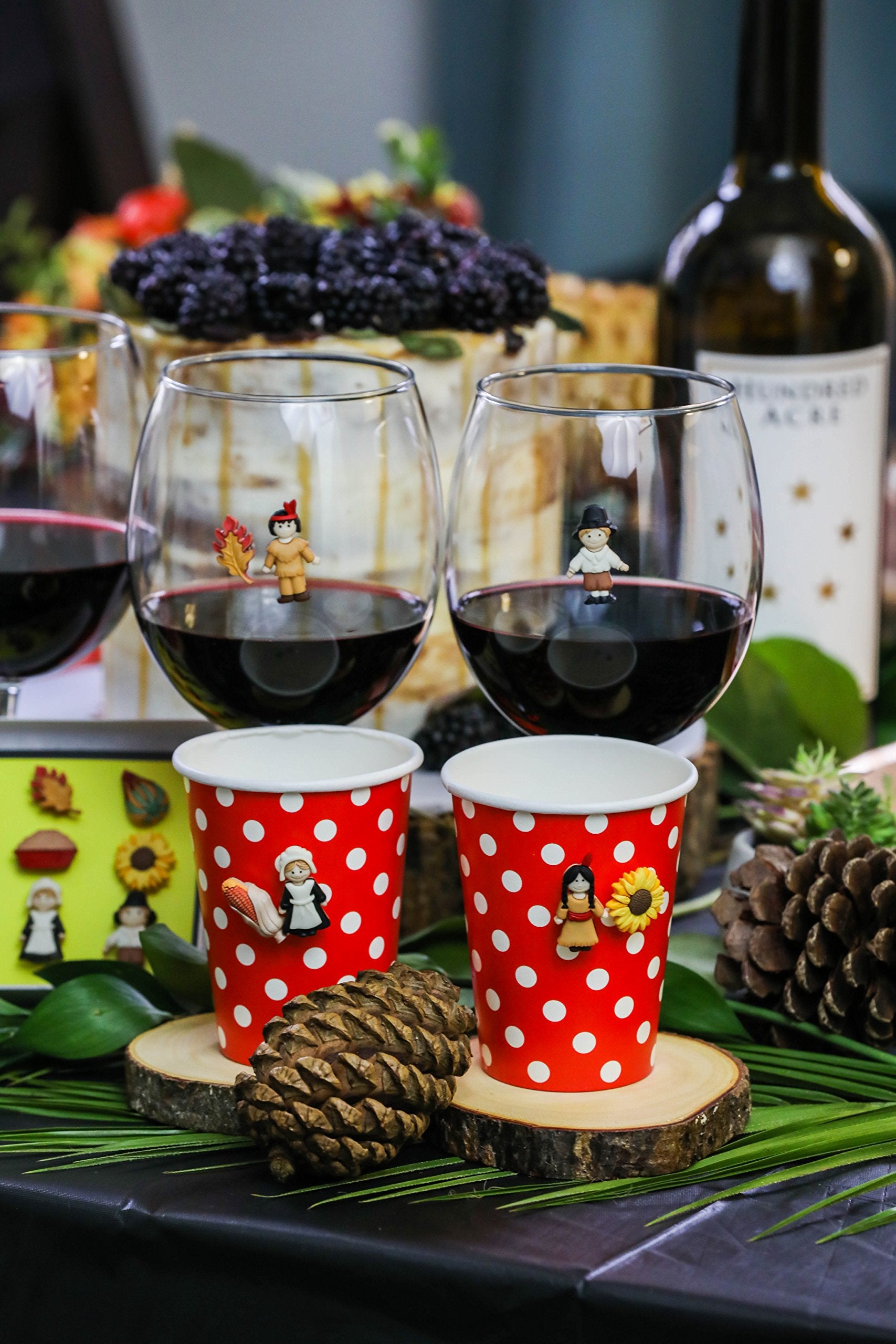 Simply Charmed sur une table de Thanksgiving, ambiance conviviale