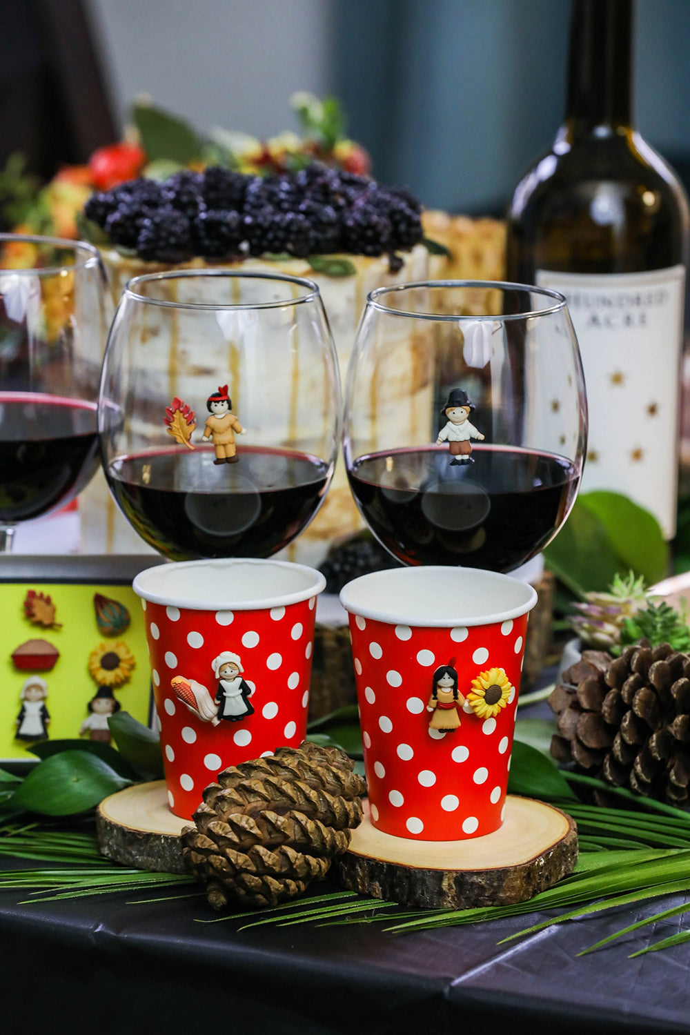 Simply Charmed sur une table de Thanksgiving, ambiance conviviale