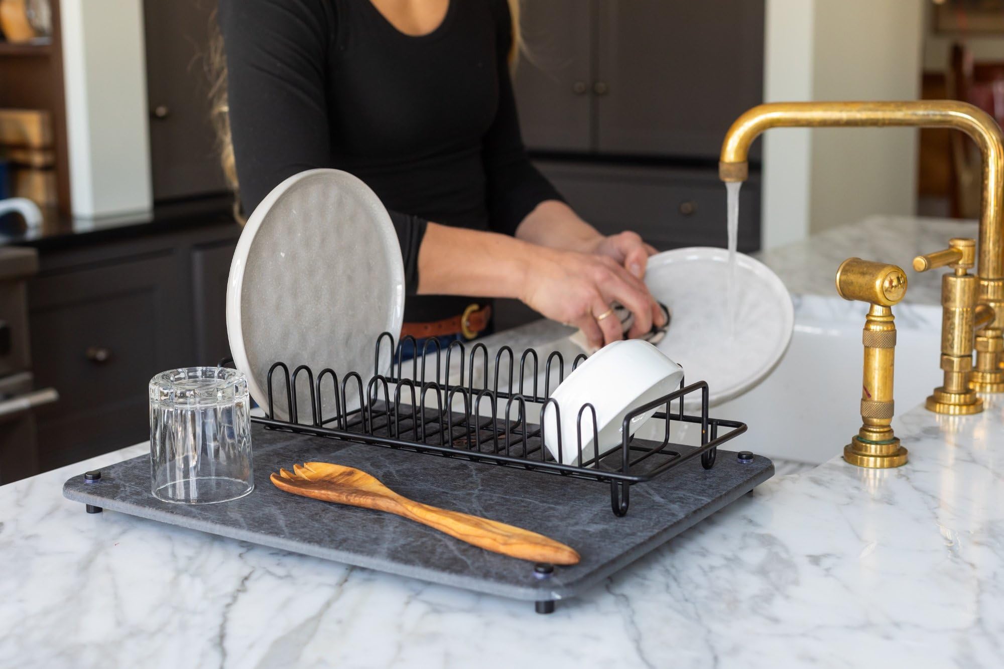 Siren Stone utilisé comme sous-plat pour casserole protégeant plan de travail