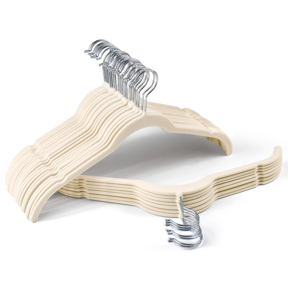 Sishynio pack de 30 cintres beige montrant la face avant et l’uniformité