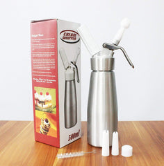 Sivaphe siphon usage sur glace pour déposer une chantilly aérienne et gourmande