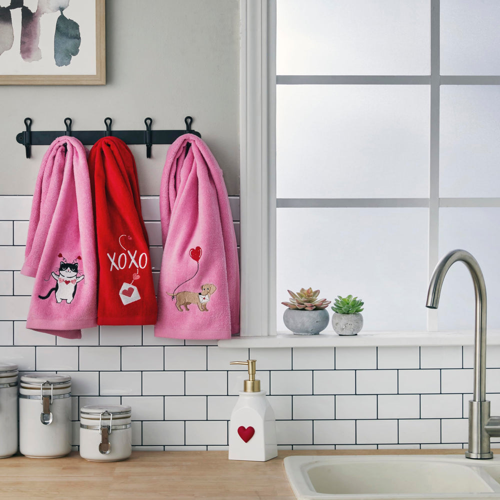 SKL Home serviette posée à côté d’un objet pour comparaison taille