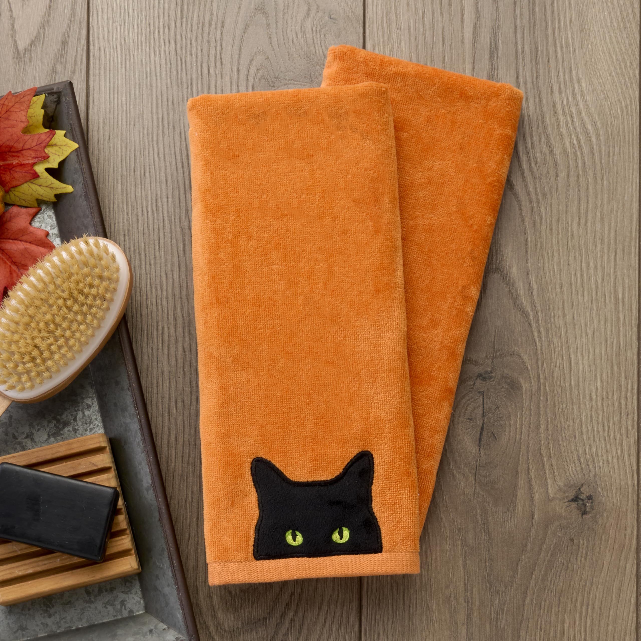 SKL Home gros plan appliqué œil de chat, détail soigné et élégant