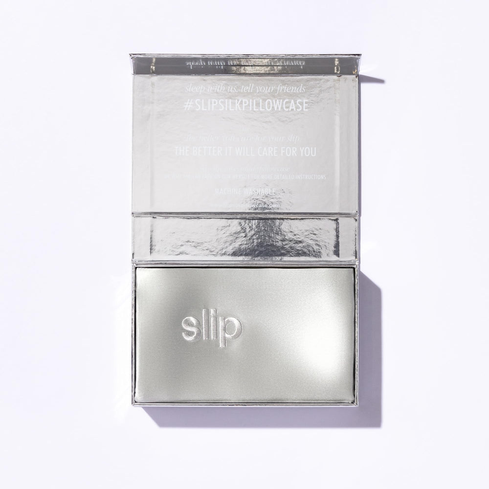 SLIP taie à côté de sérums et crème montrant faible absorption