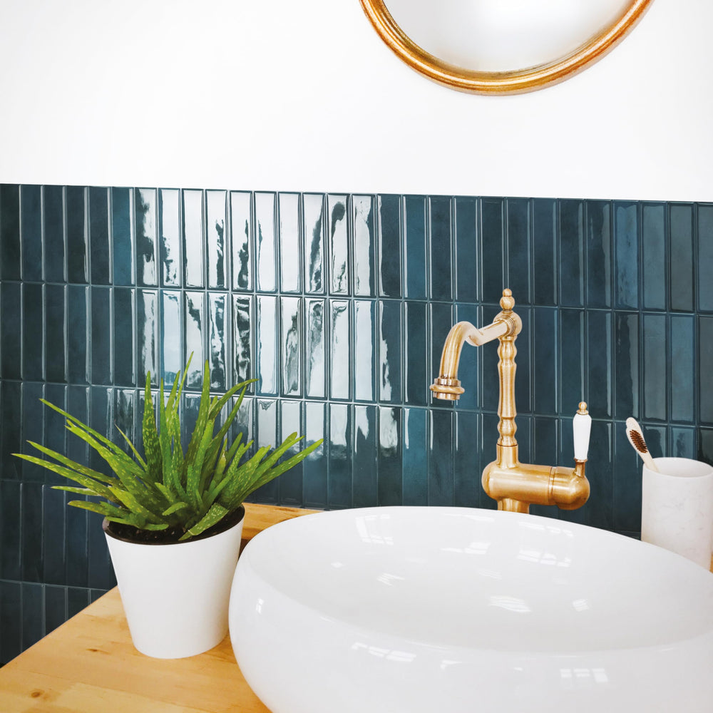 Smart Tiles gros plan adhésif Smart-Bond garantit maintien et retrait propre