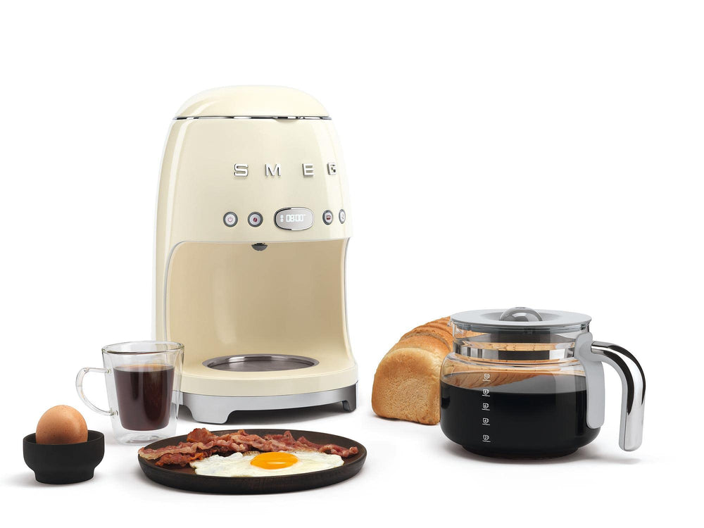 Smeg carafe gros plan du bec pour versement précis et sans gouttes