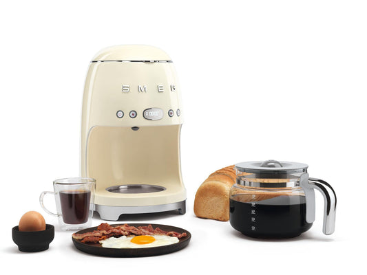 Smeg carafe gros plan du bec pour versement précis et sans gouttes