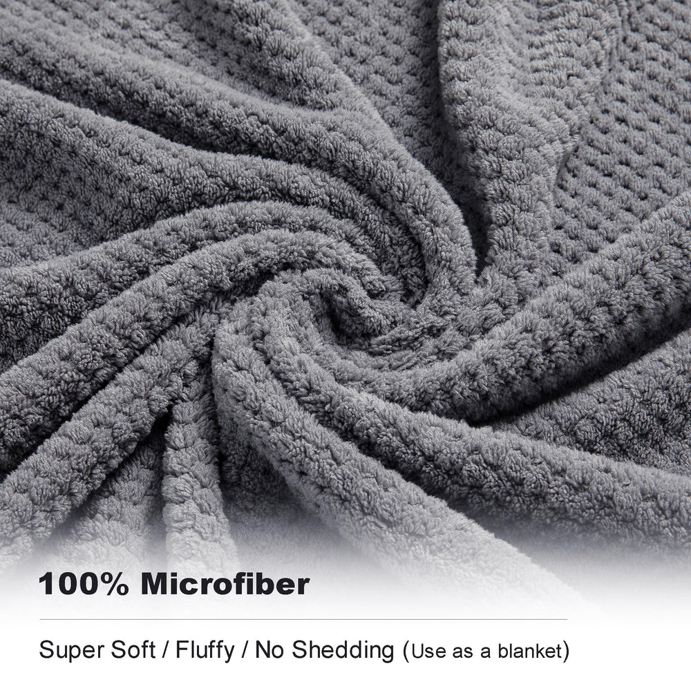 Smuge serviette en utilisation après douche offrant confort et couverture