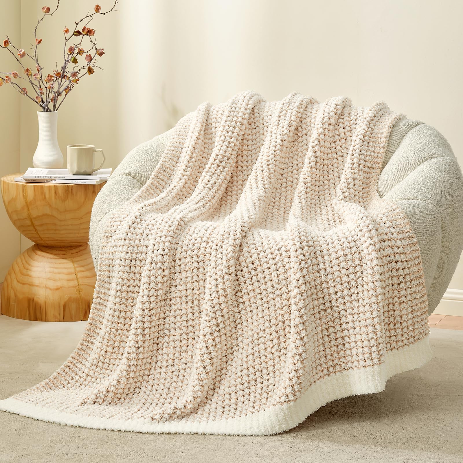 Snuggle Sac plaid devanture crème sur canapé pour ambiance cosy