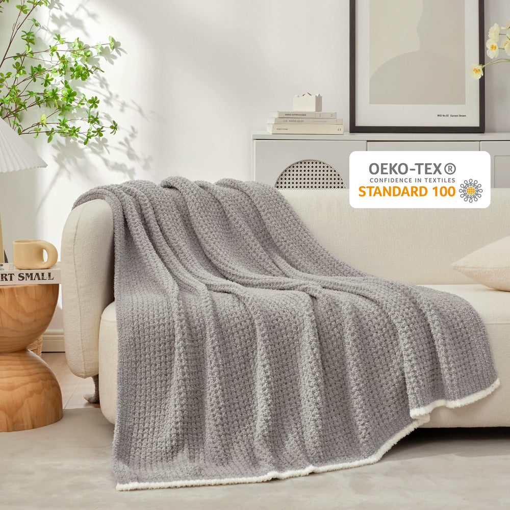 Snuggle Sac plaid utilisé sur sofa pour cocooning familial