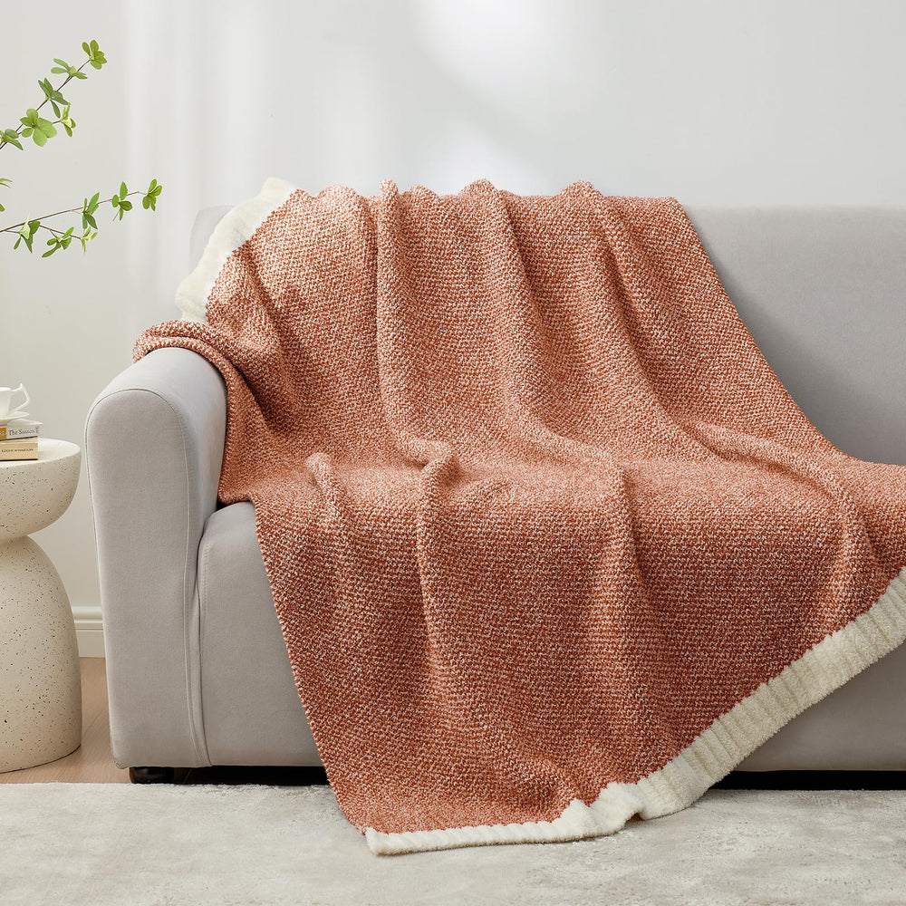 Plaid Snuggle Sac posé sur canapé pour cosy instantané