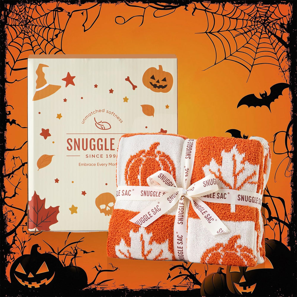 Snuggle Sac plaid drapé sur canapé pour ambiance automnale confortable