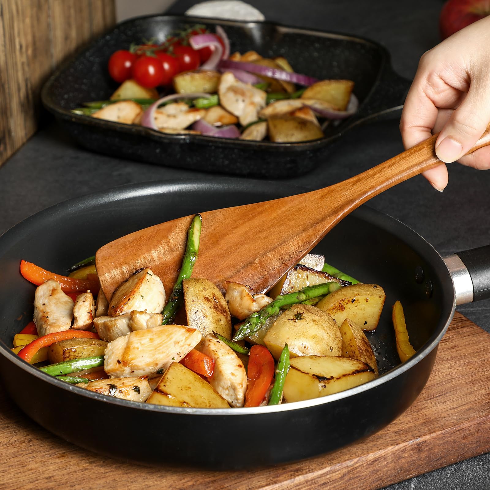 Snuvid cuillère serveuse portionnant une salade, pour un service précis et élégant