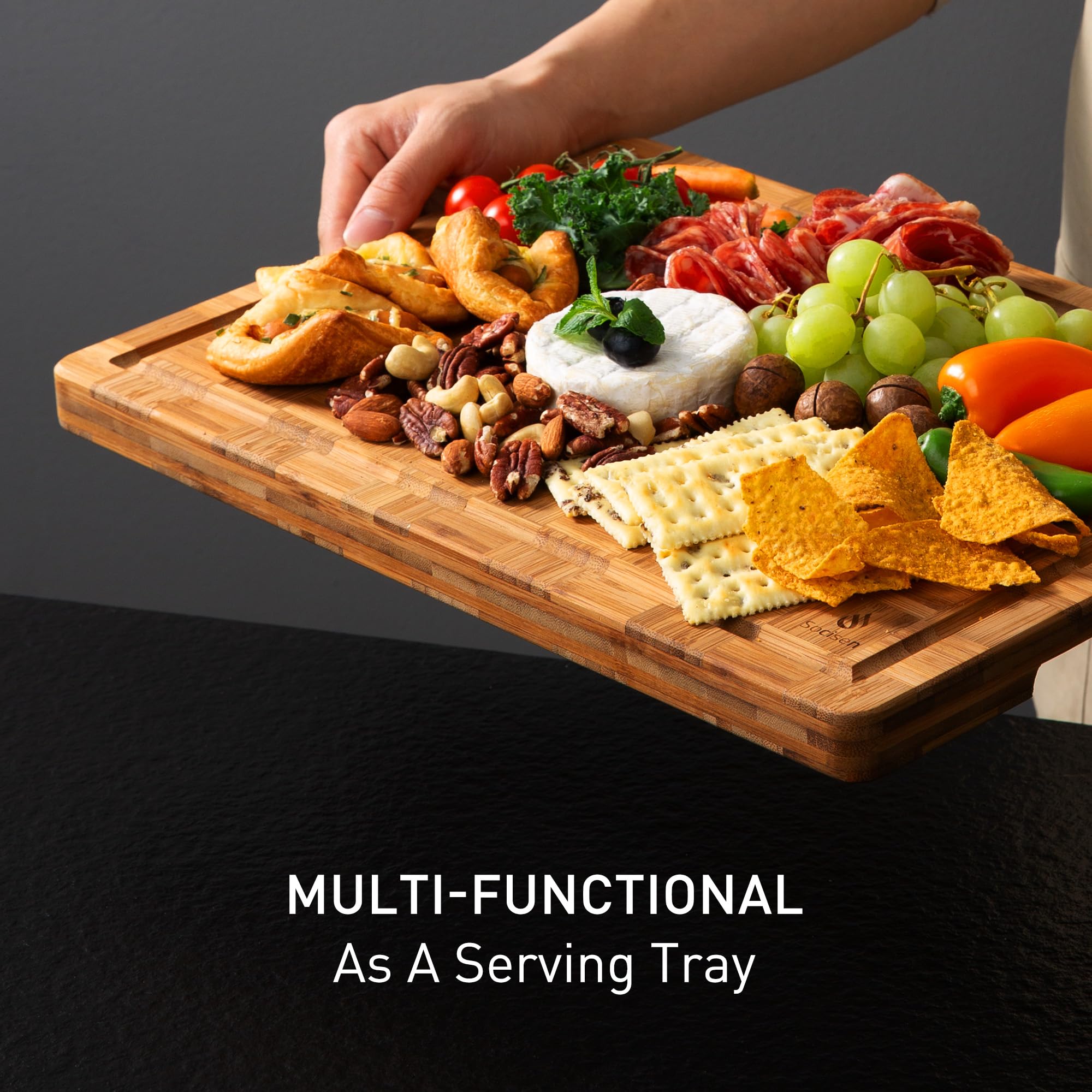 Socisen service charcuterie présenté élégamment pour réception conviviale