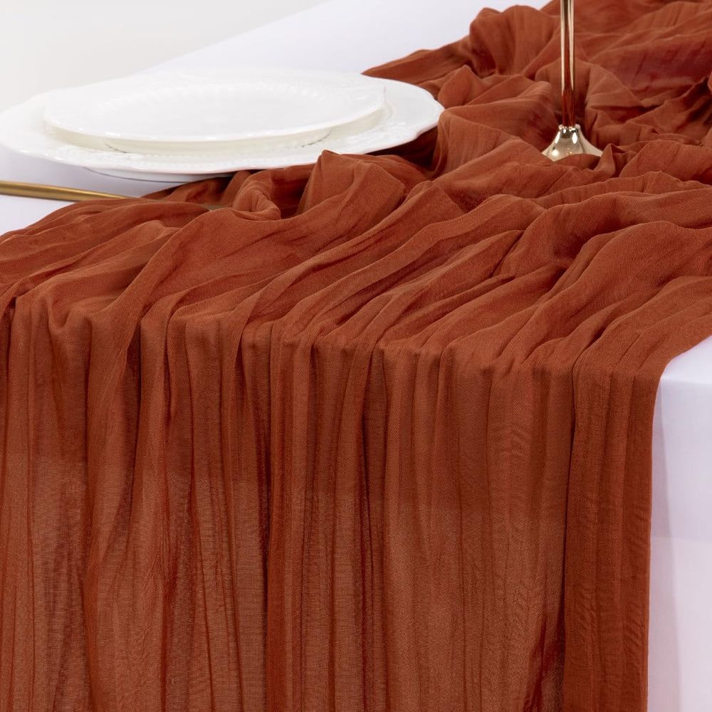 Socomi chemin de table en extérieur montrant polyvalence et tenue en plein air