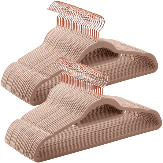 SONGMICS face avant du lot de cintres en velours montrant emballage pratique