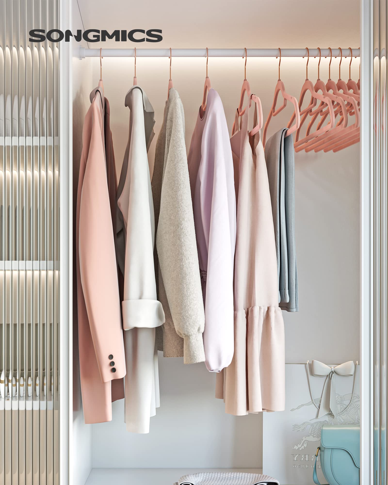 SONGMICS zoom sur texture velours empêchant glissement vêtements