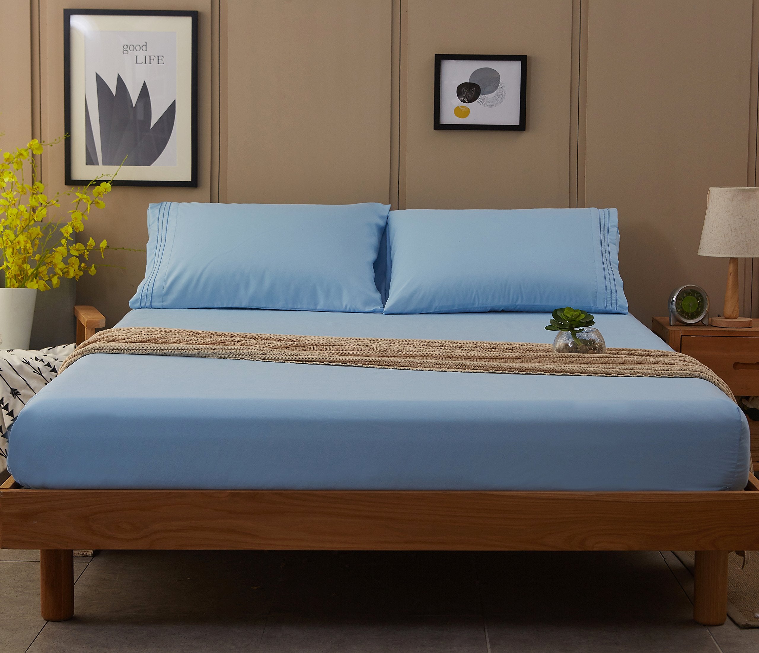 SONORO KATE drap-housse sur un matelas pour comparer l’ajustement et l’échelle visuelle