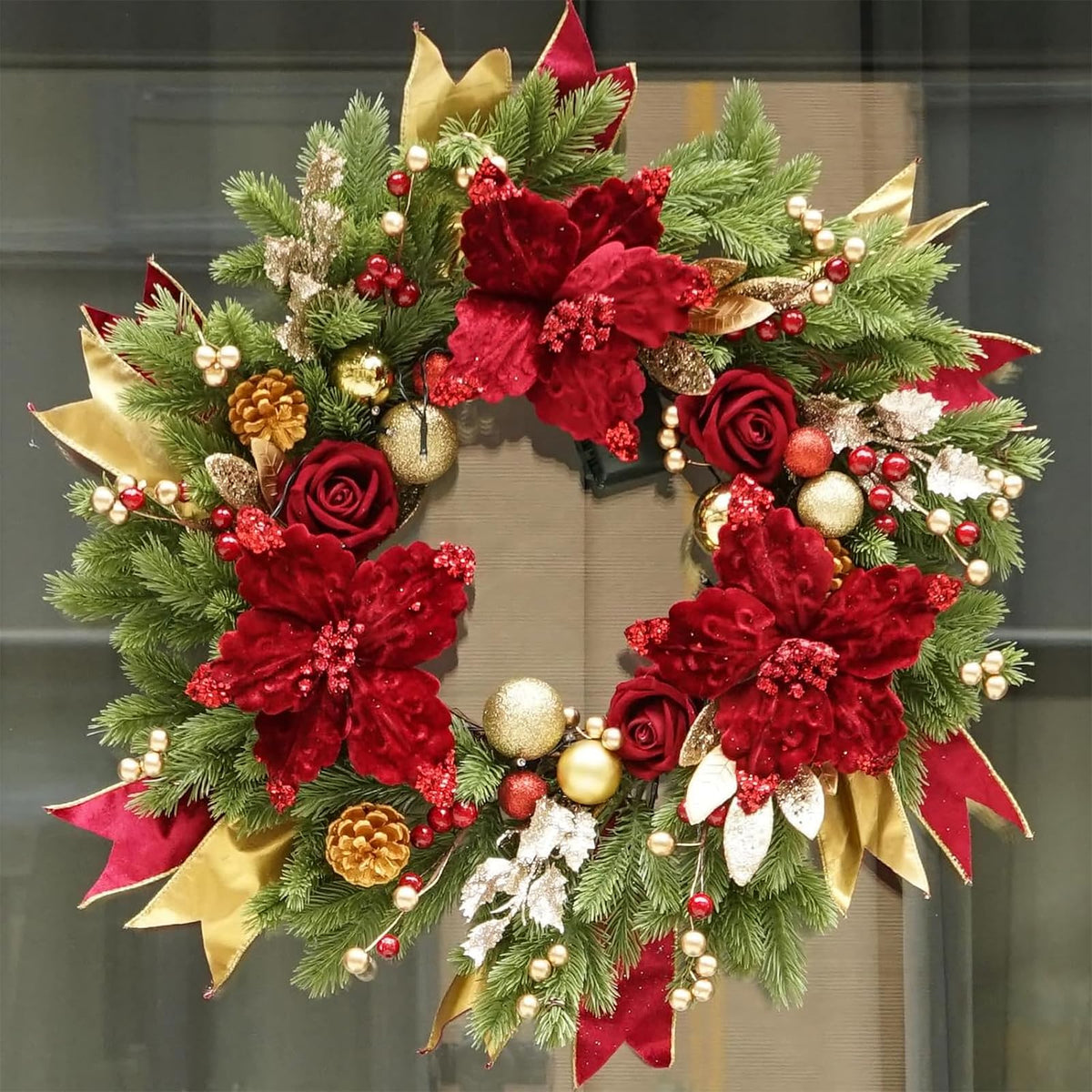 Soomeir couronne de Noël sur porte avant accueille avec élégance
