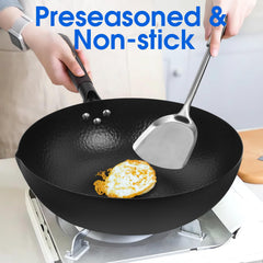 Souped Up Recipes wok à côté d'une assiette pour comparer l'échelle pratique