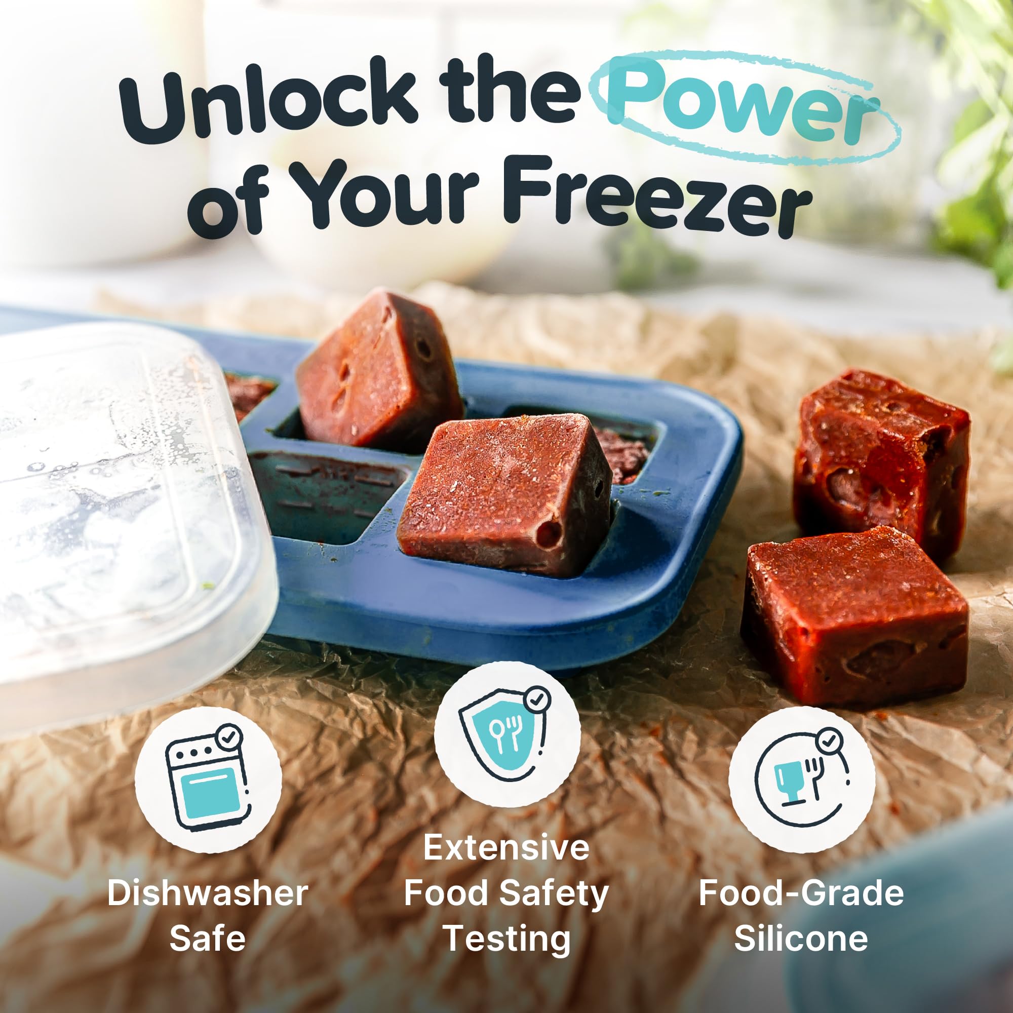 Souper Cubes en usage avec cuillère remplissant un alvéole pour portion exacte